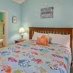 Cozy Myrtle Beach Escape With Balcony And Pool Access!