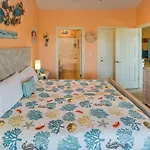 Cozy Myrtle Beach Escape With Balcony And Pool Access!