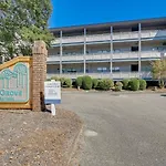 Surfside Beach Condo With Balcony Walk To Beach!