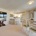 Nmb Condo Walk To The Beach Or Use The Pool!