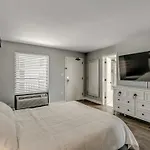 Coastal Flare,Stylish 1 Bedroom Condo Located The Northern End Of Myrtle Beach.