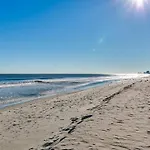 Coastal Flare,Stylish 1 Bedroom Condo Located The Northern End Of Myrtle Beach.