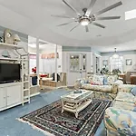 Two Bedroom House With Community Pool! Walk To The Beach! 299 Lake Arrowhead Road