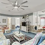 Two Bedroom House With Community Pool! Walk To The Beach! 299 Lake Arrowhead Road