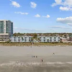 Beachfront Ocean View Condo W Pool & Comfy Beds
