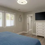 Bow Wow Bungalow - 3Rd Row - Ocean Drive Section