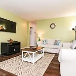 Island Breeze Bungalow W Pool