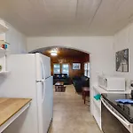 Booth House, Unit B