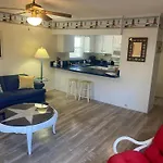 Beach Breeze 1, Short Walk To Atlantic Ocean, Pet Friendly, Very Quiet & Family Friendly