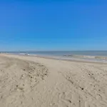 Coastal Cottage With Ocean View Walk To Pier