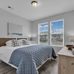 Fall 4Br Getaway: Premier Golf, Shopping, Beach!