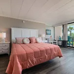 Ground Floor Ocean Front Studio - Caravelle Resort 124