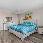 Blue Mist Villas Unit 201 Offers King Bed Suite And Beach Front Balcony In Cherry Grove
