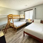 Spacious Modern Condo - 1St Floor - One Block To The Beach