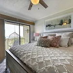New! Oceanfront Sunrise Retreat- Breathtaking View