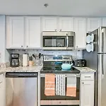Beachy Condo With Pool Access And Steps To Boardwalk!