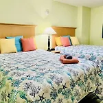 *Oceanfront @ Paradise*Queen Beds*Pools Galore*R18