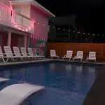 Inn The Pink One-In-A-Million Vacation Home