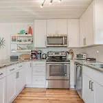 Coconut Flats Duplex- Upstairs-