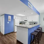 *Updated Family Beach Escape*Pools, Hot Tubs, More