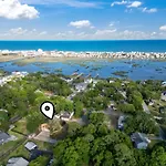Spectacular Beach House! Arcade Games & Hot Tub! Sleeps 12!
