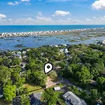 Spectacular Beach House! Arcade Games & Hot Tub! Sleeps 12!