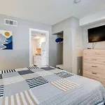 The Beachside Dacha - Lock-Out 2 Bedroom Ocean View Condo
