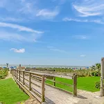 Nicely Renovated 1 Bedroom Condo-With Spectacular Views! Pinnacle 755