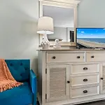 Nicely Renovated 1 Bedroom Condo-With Spectacular Views! Pinnacle 755