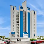 Crescent Towers I #102