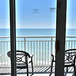 Newly Renovated Stylish Beach Condo For 6
