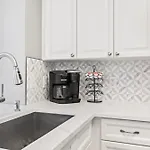 Horizon At 77Th Condo ~ Sleeps 8 ~ 2B/2B ~ Steps To Ocean