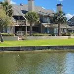 8C Richmond Park, Lake View Villa With Full Access To Amenities, Villa