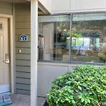 8C Richmond Park, Lake View Villa With Full Access To Amenities, Villa