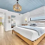 Remodeled Direct Ocean Front By Convention Center