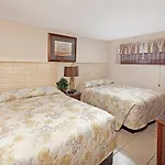 10Th Floor Condo With Amazing Views!
