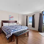 Oversized 3-Bedroom Floorplan With Amazing Panoramic Views