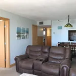 2 Blocks To Beach, Lovely Home For 8