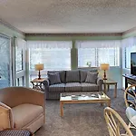 Comfortable Condo 4 Blocks From The Beach