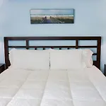Waterway Suite! 1050Sqft, Ground Floor, Huge Pool!