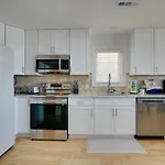 Beachfront Murrells Inlet Home - Walk To Pier!