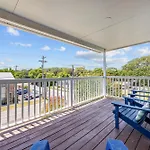 New Listing, 2Min Walk To Beach, Single Family Home, Pet Friendly, Hottub, Smart Tv, Sleeps 10, Private Backyard