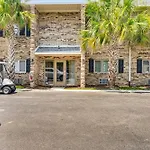 Comfy Myrtle Beach Condo - 3 Mi To Fishing Pier!