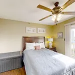 Island Palms C-3