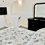 700G-Spotless 2 Bed 2 Bath Condo Recently Remodeled