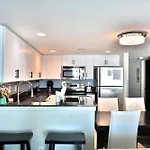 Stunning Ocean Front 2Bd On The Second Floor, In Heart Of Mb