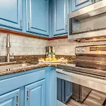 Enjoy Paradise Oceanfront Suite, Dogs Ok! 908