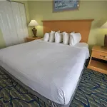 Spacious 3 Bedroom Condo With Immaculate Oceanfront Views! Paradise 1610
