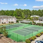Putters Hideaway At Legends Golf Resort