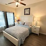 Spacious 3-Br Cottage, 2 Blocks To Beach
